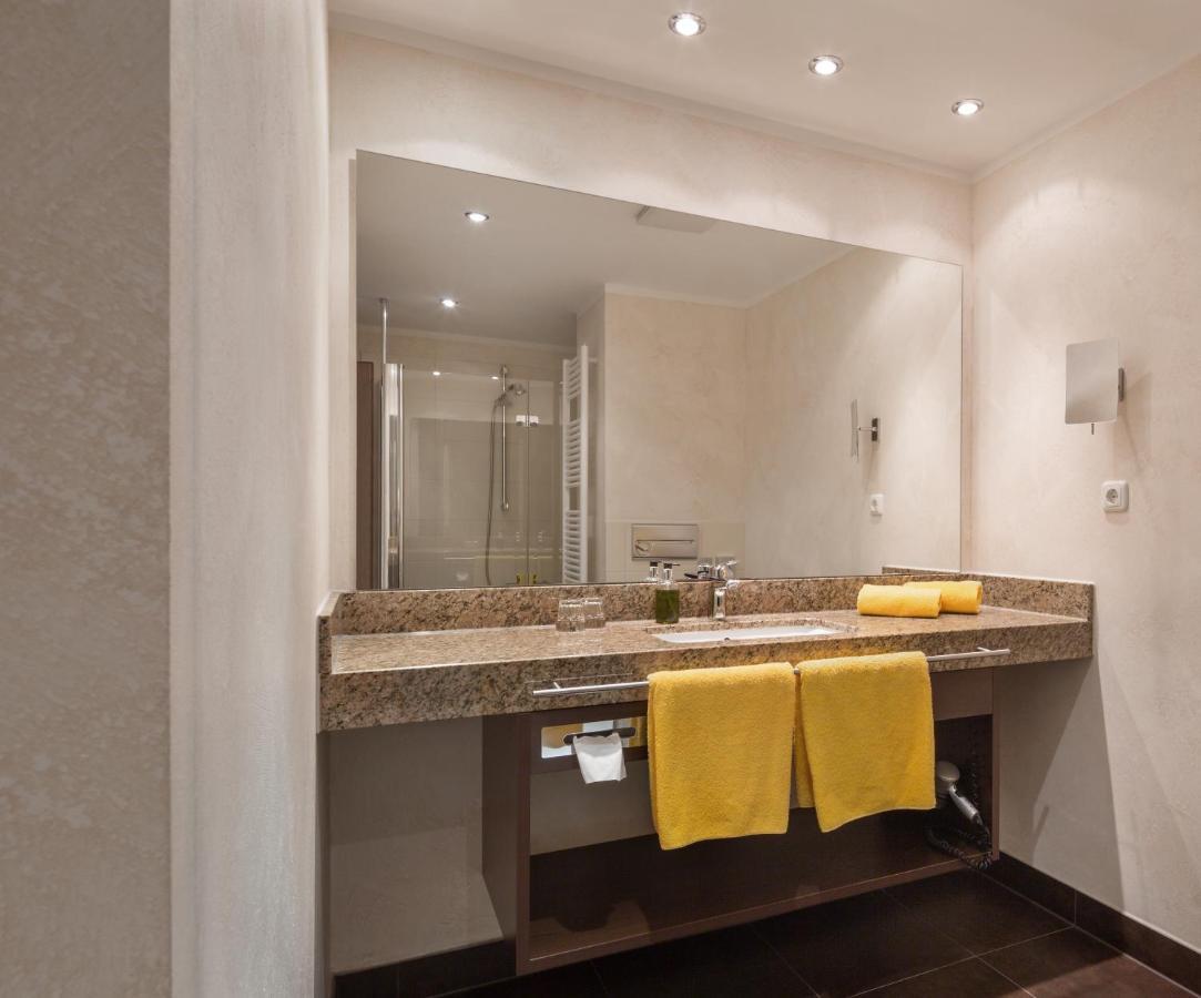 Wirtshaus & Hotel Goldener Greif Edelsfeld 外观 照片
