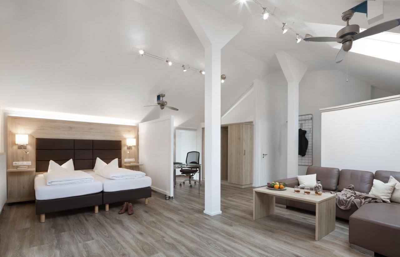 Wirtshaus & Hotel Goldener Greif Edelsfeld 外观 照片