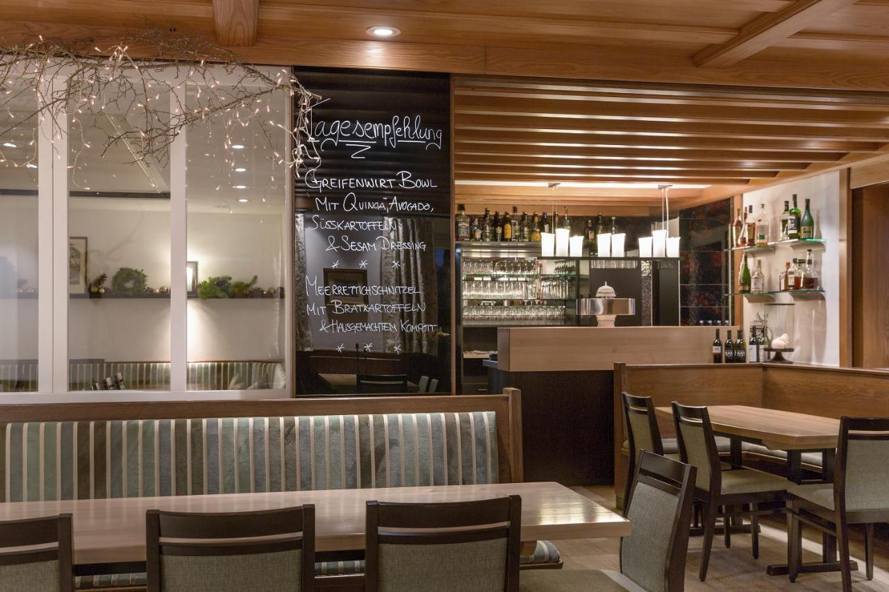 Wirtshaus & Hotel Goldener Greif Edelsfeld 外观 照片