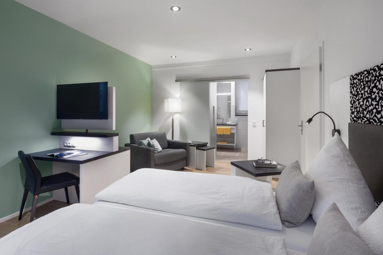 Wirtshaus & Hotel Goldener Greif Edelsfeld 外观 照片