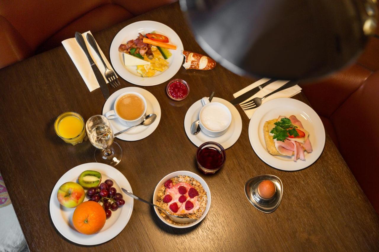 Wirtshaus & Hotel Goldener Greif Edelsfeld 外观 照片