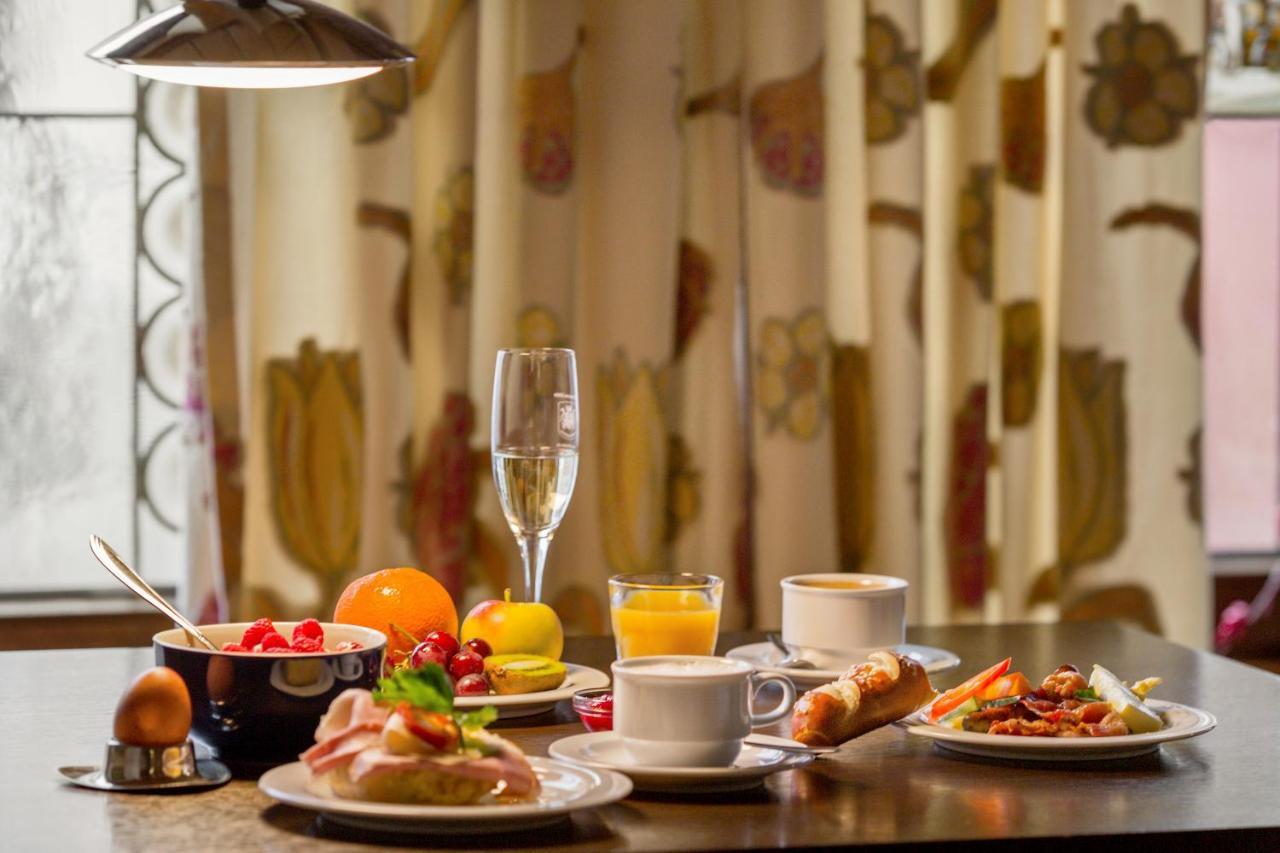 Wirtshaus & Hotel Goldener Greif Edelsfeld 外观 照片