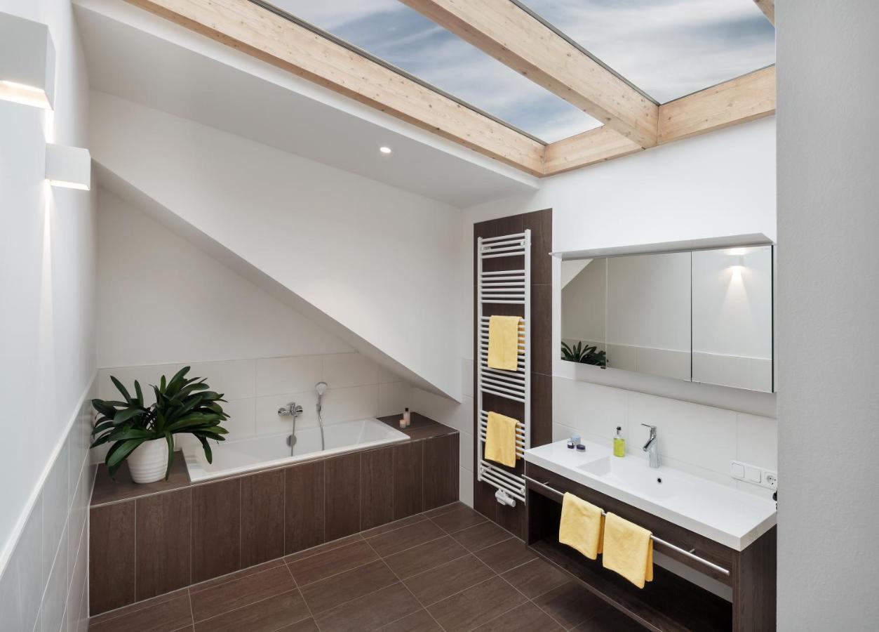 Wirtshaus & Hotel Goldener Greif Edelsfeld 外观 照片