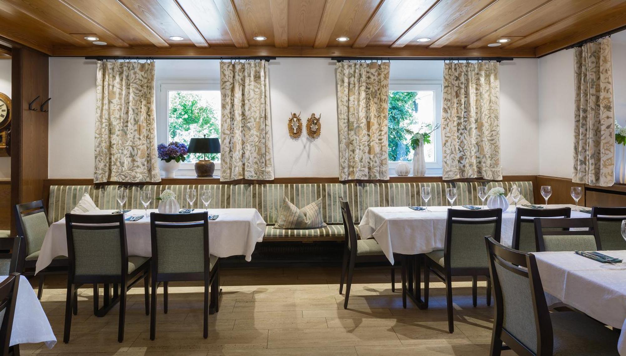 Wirtshaus & Hotel Goldener Greif Edelsfeld 外观 照片