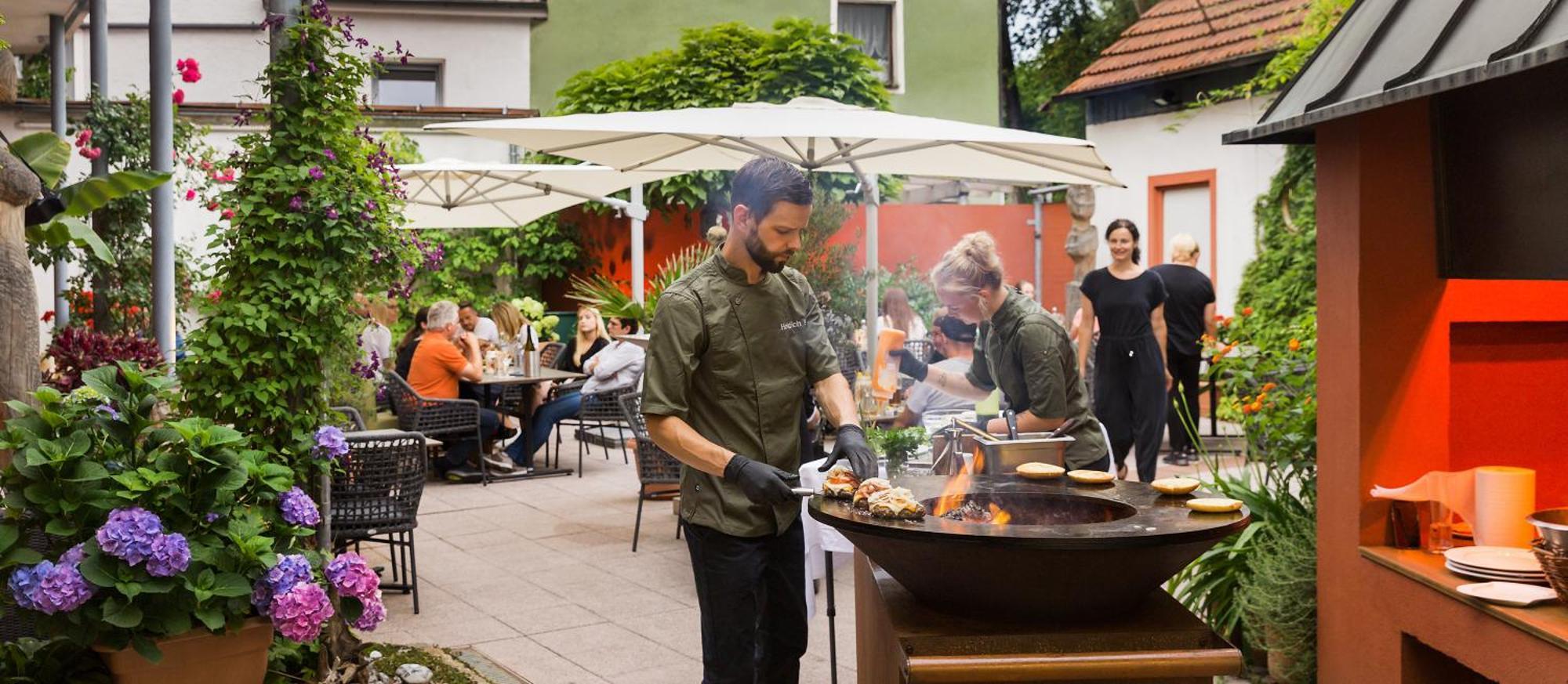 Wirtshaus & Hotel Goldener Greif Edelsfeld 外观 照片