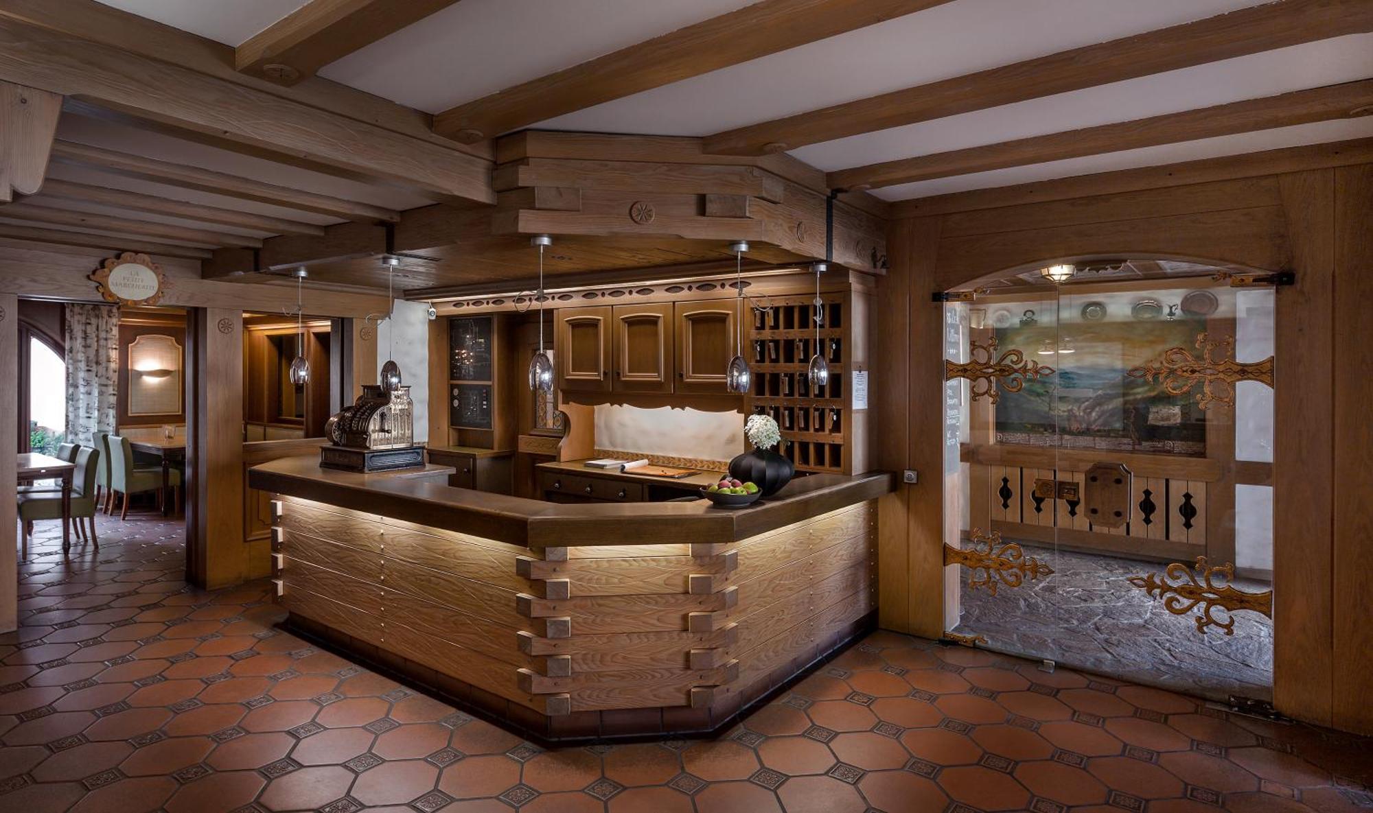 Wirtshaus & Hotel Goldener Greif Edelsfeld 外观 照片