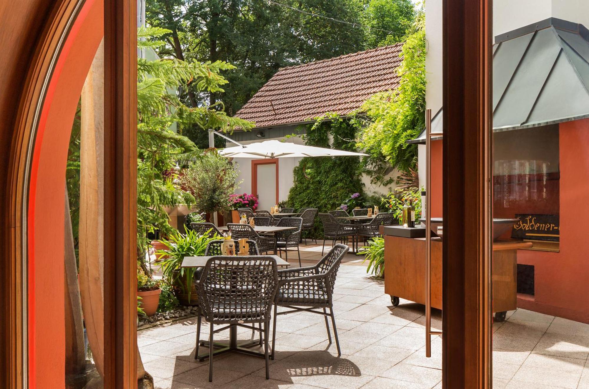 Wirtshaus & Hotel Goldener Greif Edelsfeld 外观 照片