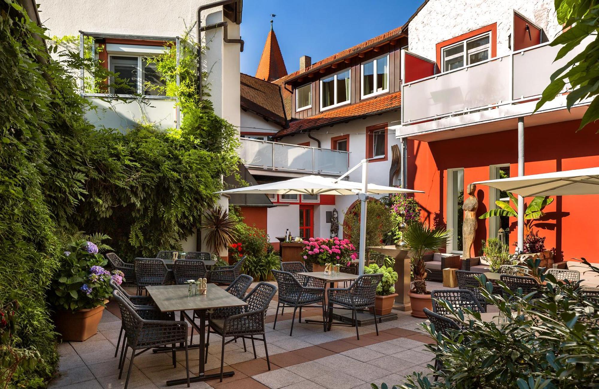 Wirtshaus & Hotel Goldener Greif Edelsfeld 外观 照片