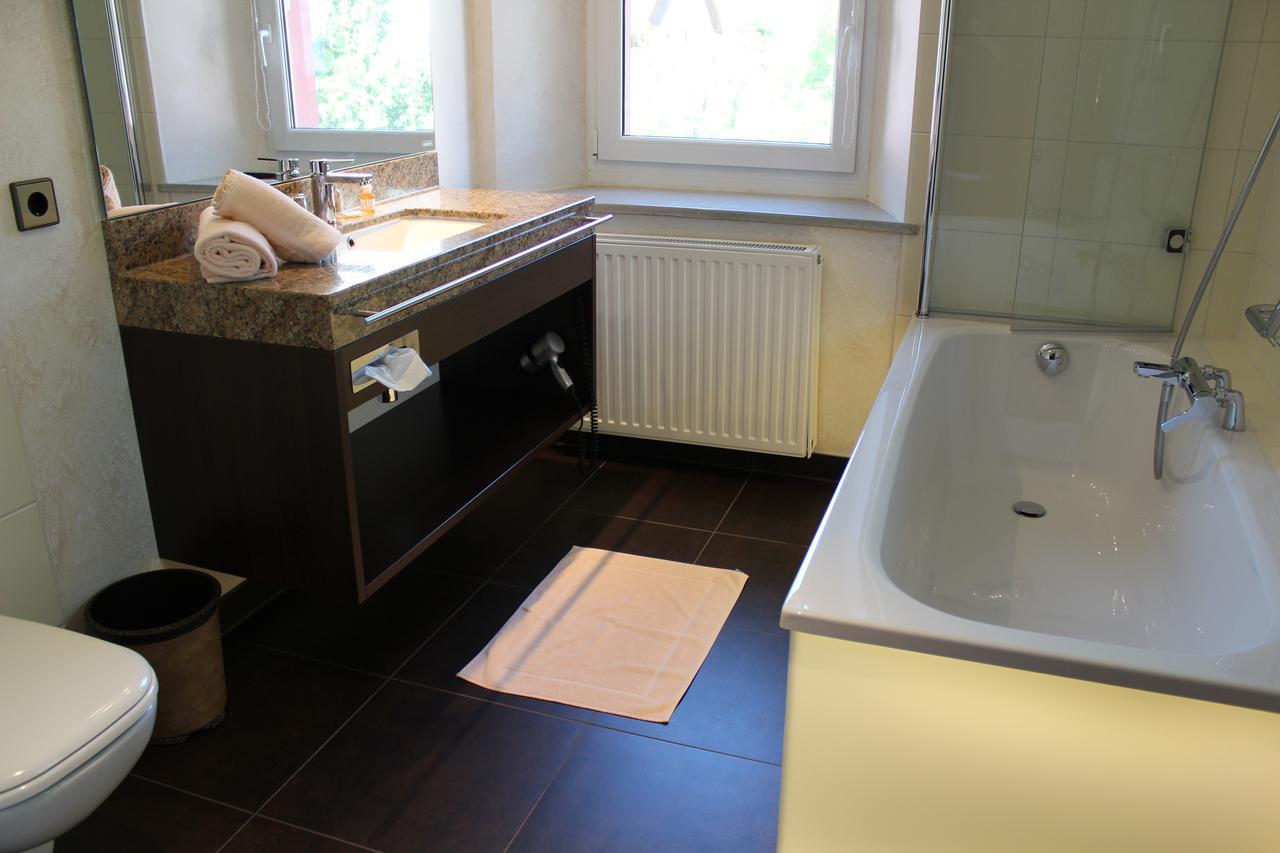 Wirtshaus & Hotel Goldener Greif Edelsfeld 外观 照片