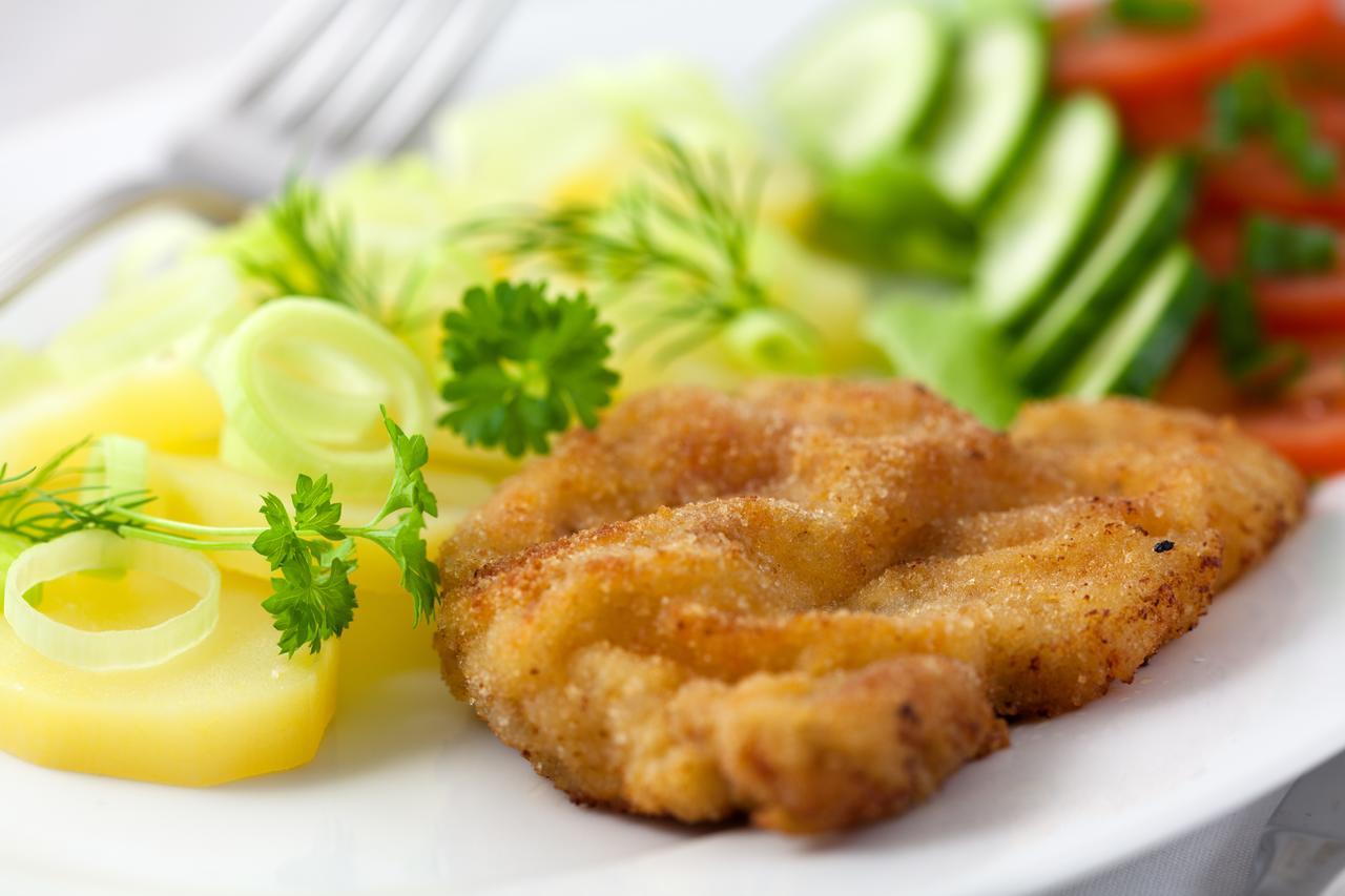 Wirtshaus & Hotel Goldener Greif Edelsfeld 外观 照片
